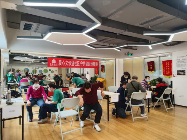 憼安堂在深圳社区开展义诊。