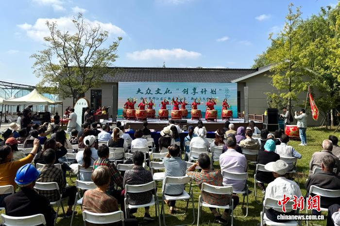 “新北湖小志”新大众文艺展演现场。崔佳明 摄