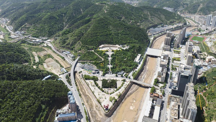俯瞰吴起县胜利山（2026年6月2日摄）。新华社记者 邵瑞 摄