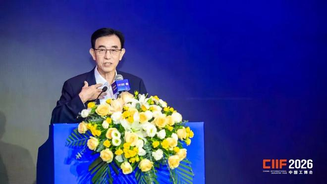 ▲ 图源：中微公司官微 | 中微公司董事长兼总经理尹志尧博士发表演讲