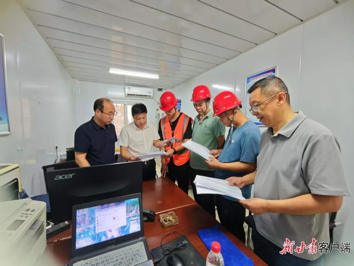 近日，天水市纪委监委派驻市委组织部纪检监察组跟进监督欠薪清偿、动态清零工作。