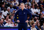 科尔：如今NBA很难靠单一技能生存 球员至少得会运传投&阅读比赛