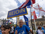 突破红线提“再入欧”，英国首相图什么？