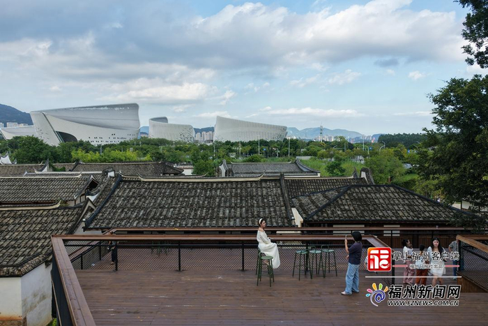 远处可以看到海峡文化艺术中心。