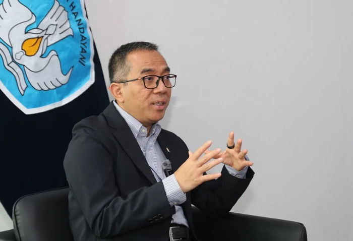 10月13日，印度尼西亚高等教育与科技部长布赖恩·尤利亚尔托在雅加达接受新华社记者专访。新华社记者 岑云鹏 摄