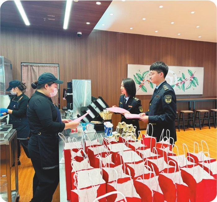                     ⑤ 鞍山市市场监管局开展食品安全风险隐患内部报告奖励机制宣传。