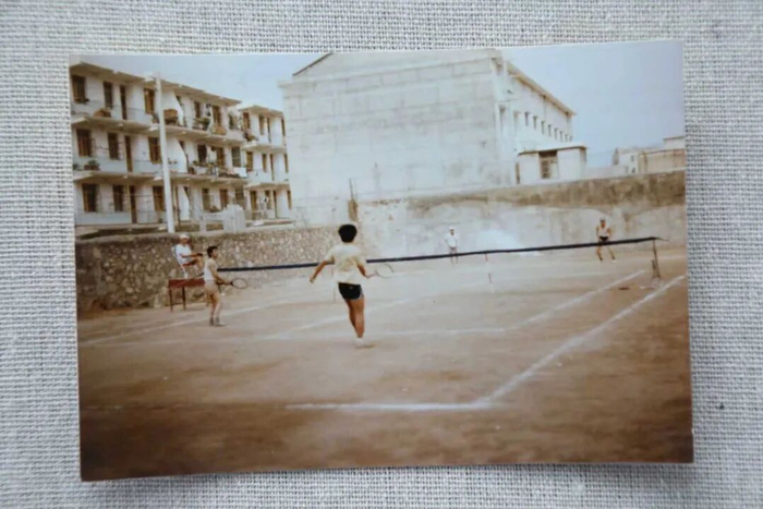 1983年，彭菊芳参建的京山第一块网球场/受访者供图