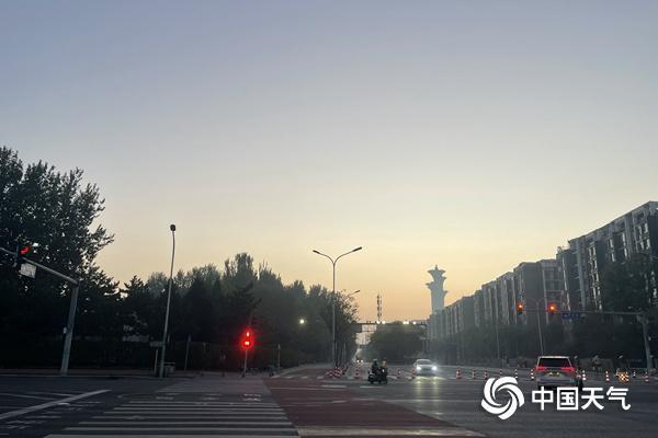 △今天早晨，北京天气晴朗。
