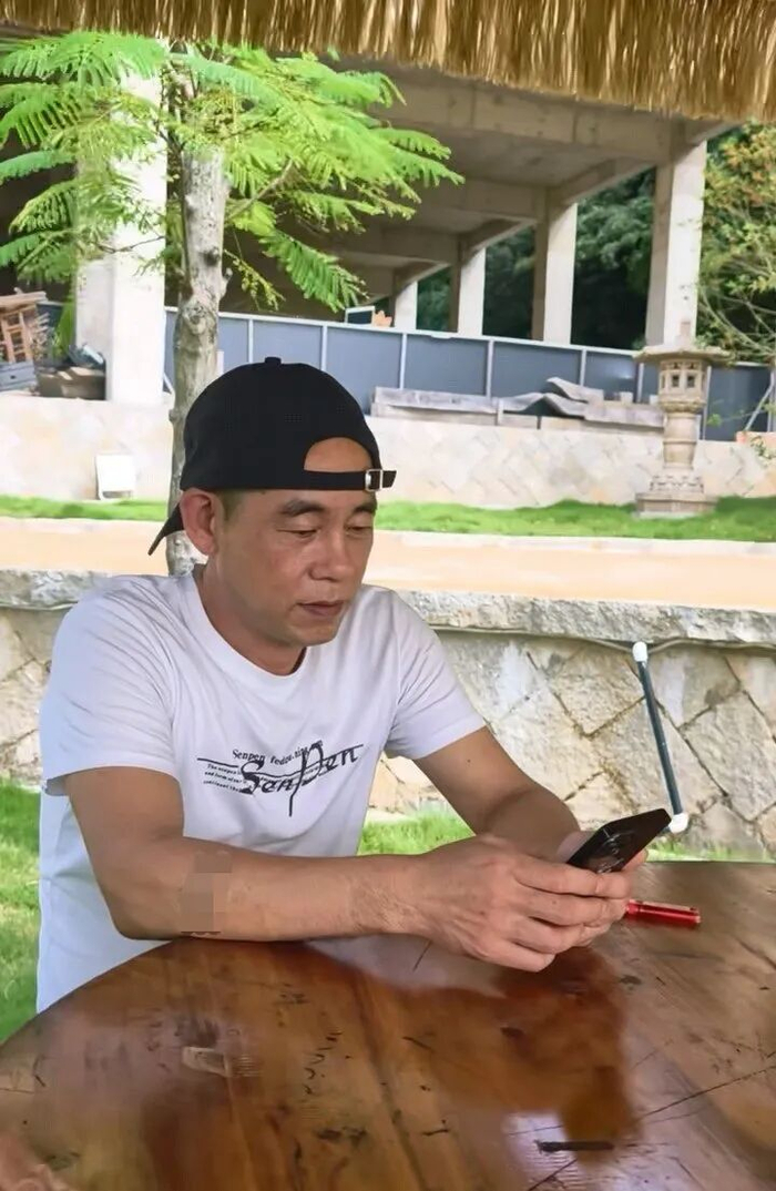 视频发布者拍摄的陈师傅最新视频截图。（来源/网络）