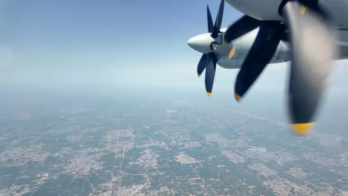 高空飞行 叶成浩 摄