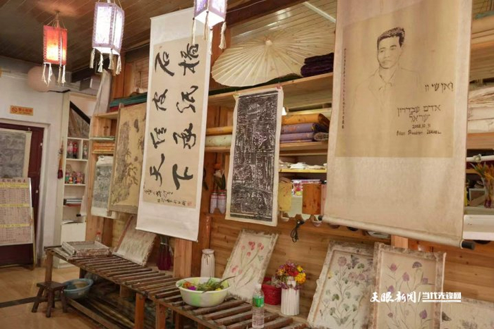 石桥村手工皮纸展示馆。