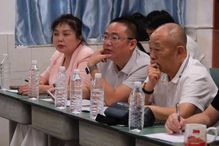 2026年7月，黄清林（右一）、李锦记华西大区销售总监邱实（中）以“公益合伙人”的身份参加李锦记希望厨师面试