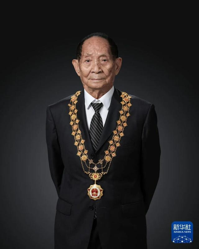 “共和国勋章”获得者袁隆平（2019年9月28日摄）。新华社记者 李贺 摄