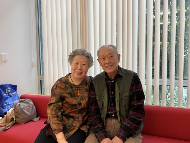78岁的曹平生和老伴王静。沈思怡 摄