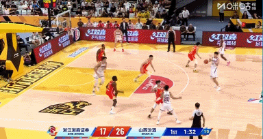 这也太下饭了！刘传兴篮下空篮不中&胡金秋立马回敬