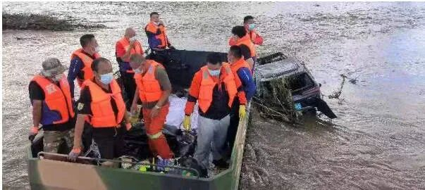 图为救援现场