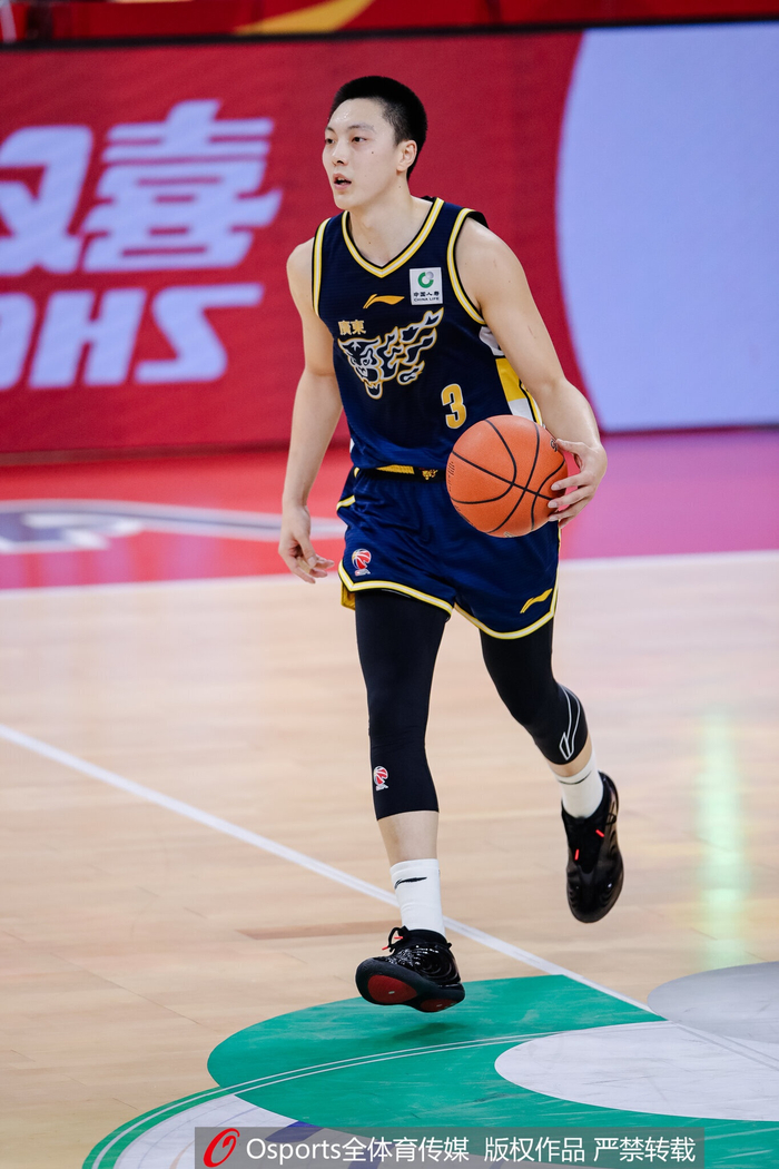 出手不多！胡明轩6中3得7分3板 送出全队最高7助攻还不错
