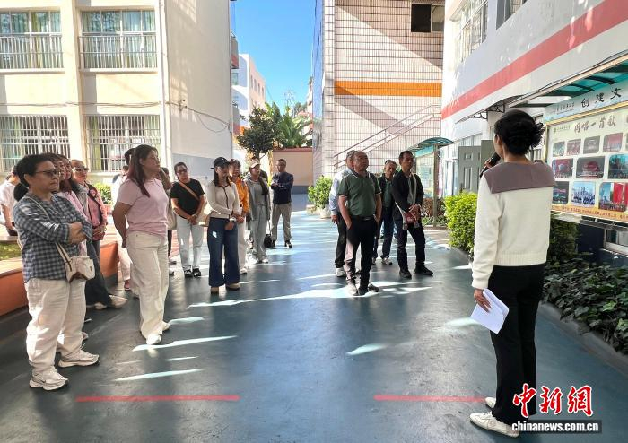 10月18日，泰国华校中华文化玉溪研学营一行到玉溪聂耳小学参访。时文枝 摄