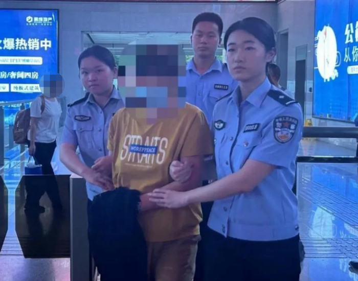 ▲龚某珍落网 图据“赤壁公安”