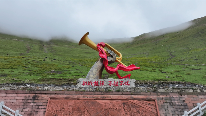夹金山五道拐（冲锋号观景台）（央广网发 宝兴县融媒体中心供图）