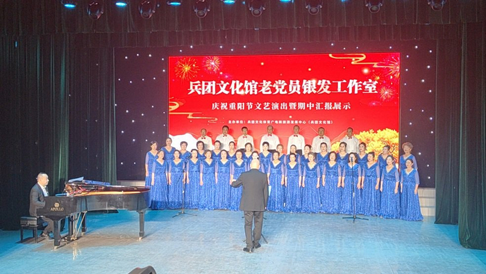 图为《共产党好 共产党亲》合唱现场。梁艳 摄