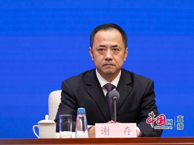 ▲工业和信息化部新闻发言人、信息通信管理局局长谢存 杨佳 摄
