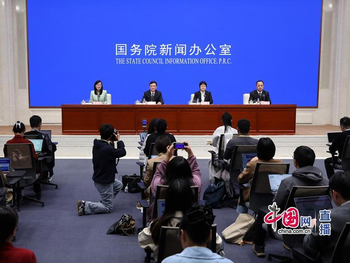 ▲国新办就2026年前三季度工业和信息化发展情况举行新闻发布会 庞睿 摄