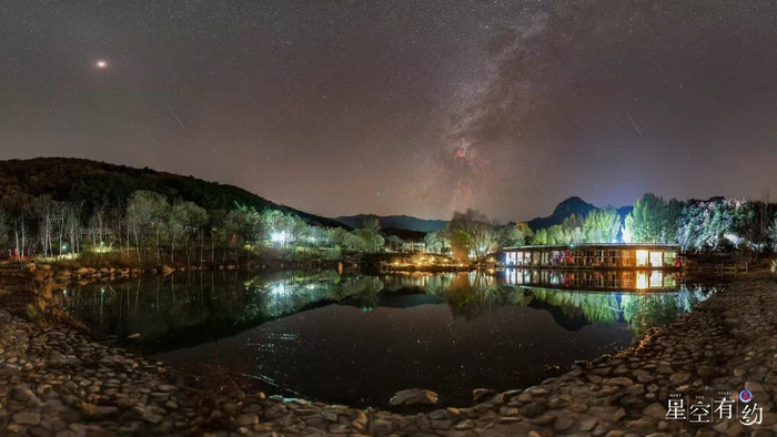 　　2020年10月20日，在北京市怀柔区拍摄的猎户座流星雨。（周博摄，星联CSVA供图）
