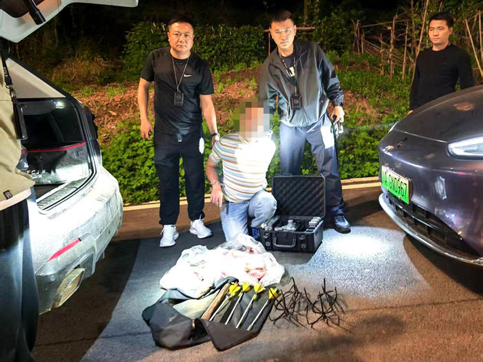 ▲嫌疑人和作案工具被挡获