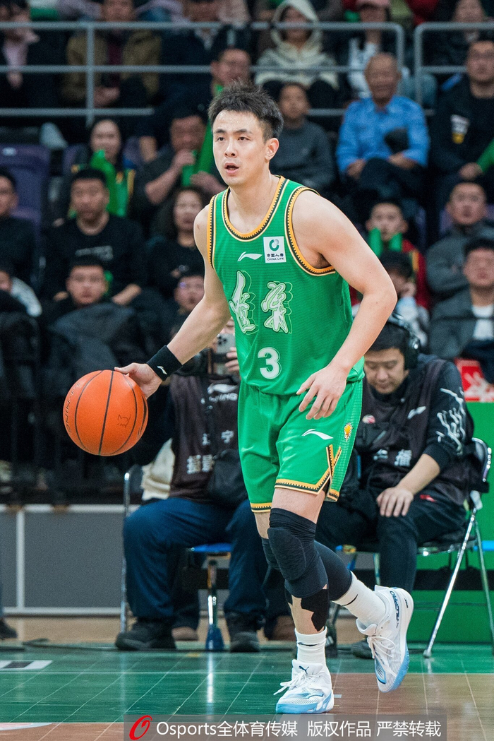 犯满离场！赵继伟替补7中3拿到8分2板2助 3次失误