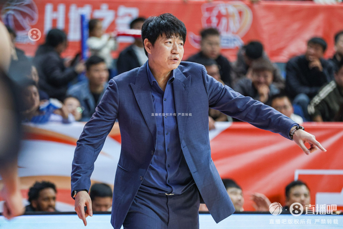 好好开个大会吧！山东全场18次失误贼辣眼 三外援合计12次！