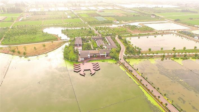     上海市崇明区立足世界级生态岛区域定位，深耕都市现代农业。图为位于崇明岛绿华镇的宝岛蟹庄。    顾 贤 摄