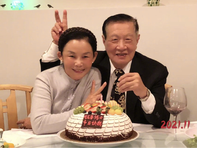 2021年，李昌钰博士生日时与蒋霞萍的合影。图源：大皖新闻
