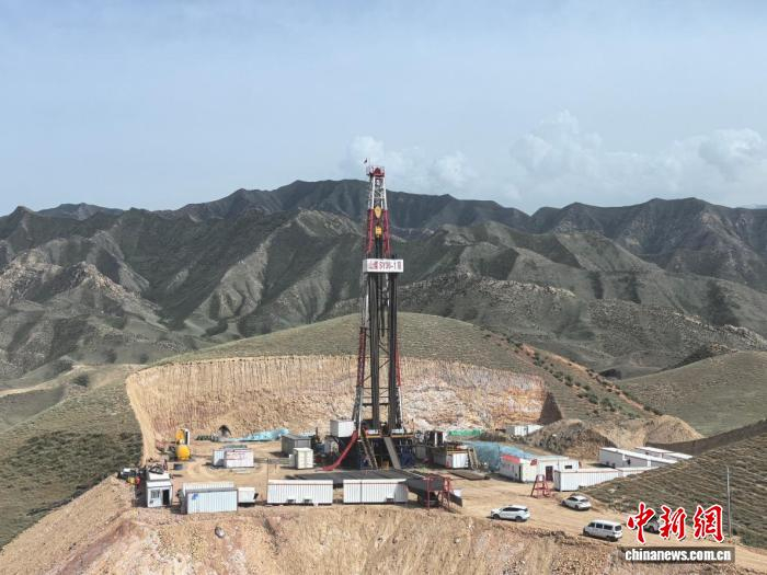图为新疆煤层气钻探开发施工现场。　赵元强 摄