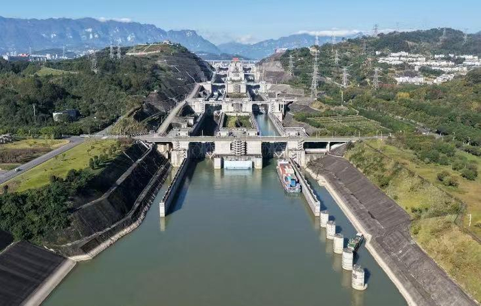△三峡双线五级船闸