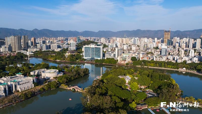 西湖是福州城市的“会客厅”，也是城区治水的鲜活样本。记者 陈暖 摄
