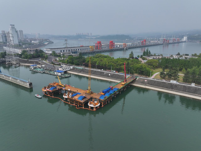 △葛洲坝航运扩能——黄草坝靠船墩A3施工区