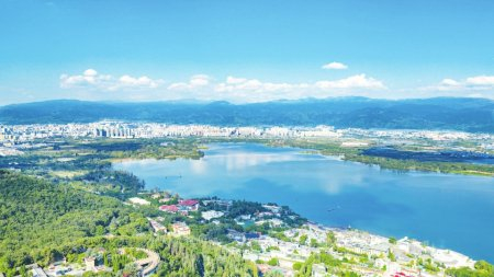 　　凉山文旅资源富集，图为西昌邛海。　　林云摄