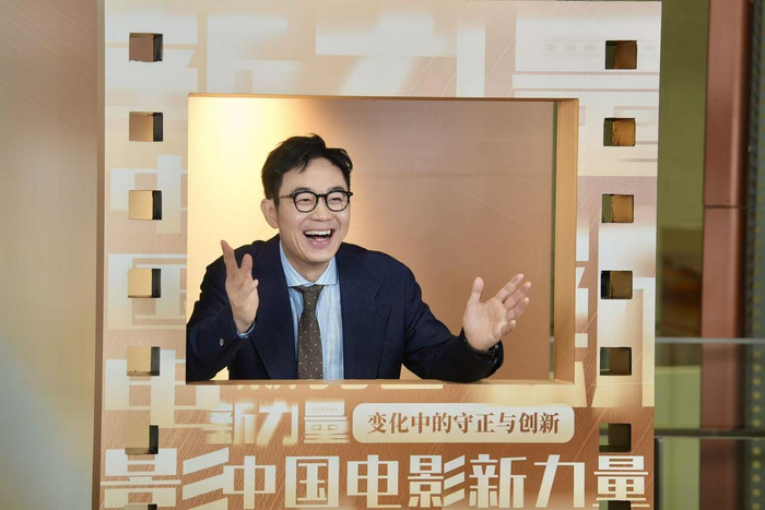 大鹏现身宁波。