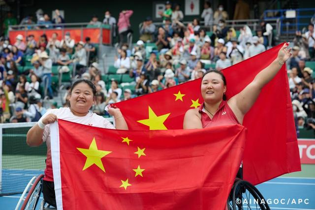 李晓辉（右）/王紫莹在比赛后。图片来自赛事组委会