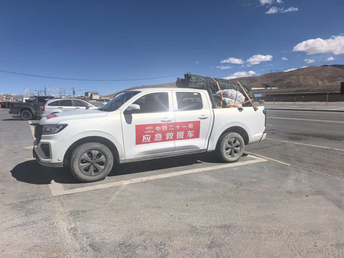中铁二十一局应急救援车。贺建明摄