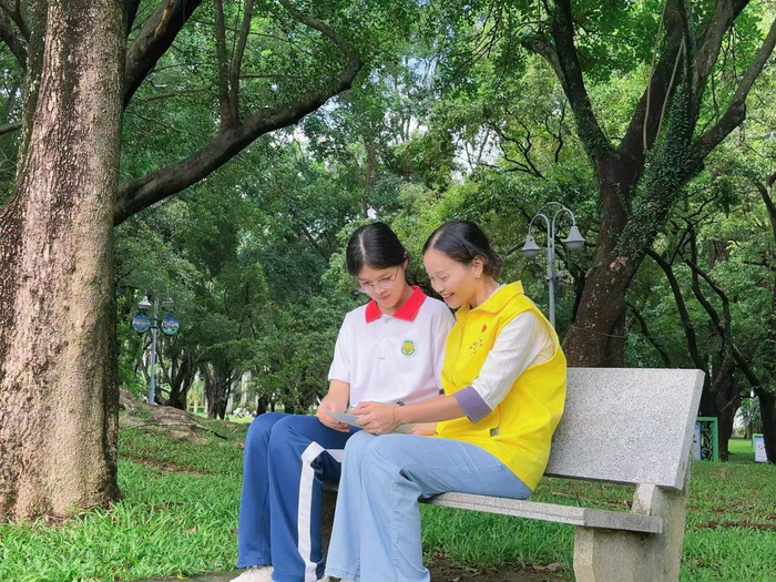 黄烁榕参与志愿服务，不定期对青少年群体开展生命教育