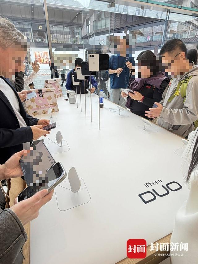 iPhone Duo展台。（封面新闻记者 边雪拍摄）