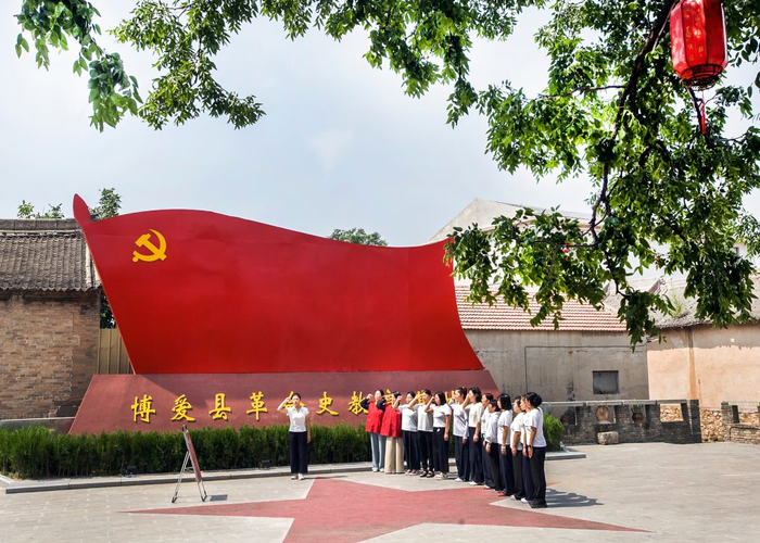在河南省焦作市博爱县革命史教育基地，党员重温入党誓词（2026年6月29日摄）。新华社发（程全摄）
