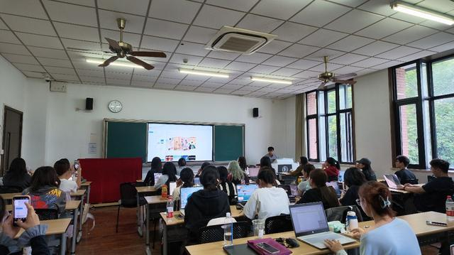 同学们在参加培训课程。上海戏剧学院 供图