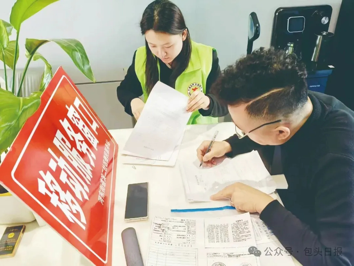 社区就业服务站移动窗口。
