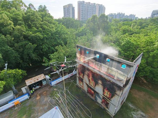 外部高空破玻排烟与立体灭火支援科目。赛事主办方供图