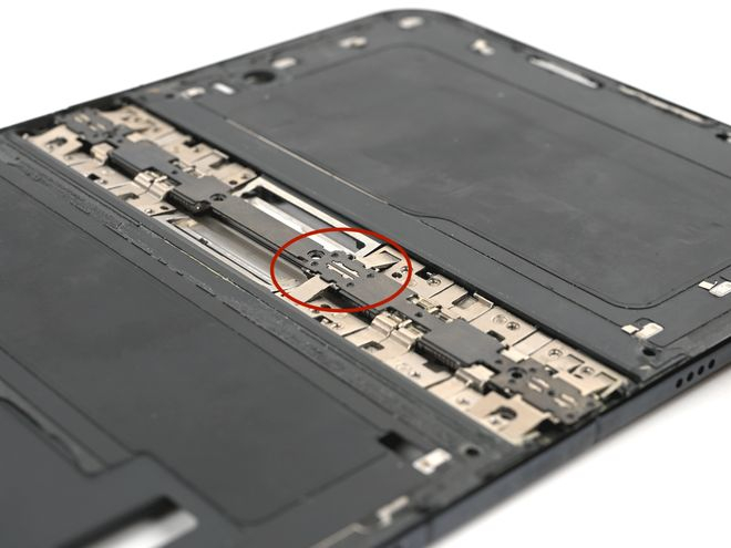 图源：iFixit发布的iPhone Duo拆解报告