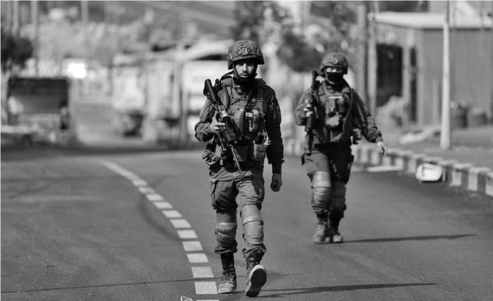         10月25日，以色列士兵在约旦河西岸城市希伯伦开展军事行动。
