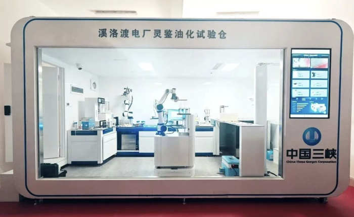 ▲ 溪洛渡电厂灵鉴油化试验仓 本文摄影：李星海